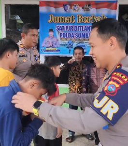 Senandung Jumat Berkah, Kasat PJR Polda Sumbar Tebar Kepedulian di Panti Asuhan
