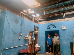 Angin Puting Beliung Guncang Padang Utara, Dua Keluarga Kehilangan Tempat Berteduh BPBD Padang Bergerak Cepat