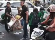 Kasat Narkoba Polresta Padang Ikut Pilah Sampah Usai Aksi Damai Mahasiswa di Gedung DPRD Sumbar