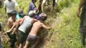 Drama Penyelamatan Pekerja Sawit yang Jatuh ke Sungai di Pesisir Selatan