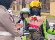 HUT Lalu Lintas Bhayangkara ke-70: Satlantas Padang Tebar Kasih di Jalan Raya