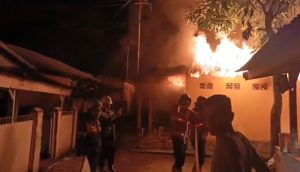 Puluhan Personel Damkar Padang Diturunkan, Empat Rumah di Nanggalo Hangus Terbakar