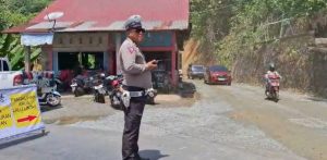 Satlantas Polres 50 Kota Hadir di Tengah-Tengah Masyarakat di Jalan Amblas Manggilang