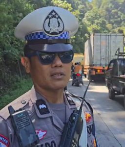 Kendaraan Terganjal Tiga Jam di Panorama Dua, Jalur Padang–Solok Kini Bisa Dilewati