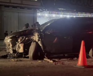 Dentuman di Jalan Adinegoro, Pajero Sport Tabrak Pohon Pelindung