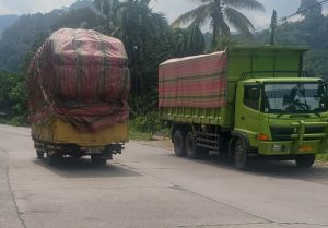 Petugas Hilang, Warga Cemas Truk Batu Bara Lalu Lalang Masuk Padang