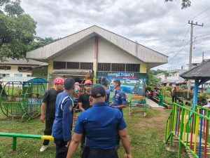 Damkar Padang Evakuasi Sarang Lebah di Halaman TK Dian Andalas