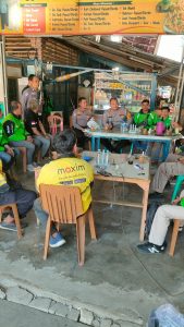 Satlantas Polresta Padang Gelar Kegiatan “Polantas Menyapa” Bersama Masyarakat dan Komunitas Gojek