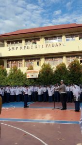 Polresta Padang Adakan Kegiatan Police Goes to School, Polantas Menyapa Pelajar SMP Negeri 1 Padang