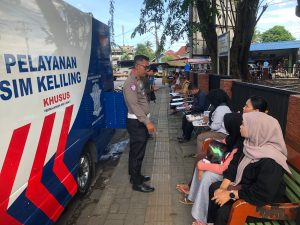 Polantas Polresta Padang Gelar Program “Polantas Menyapa” di Layanan SIM Keliling