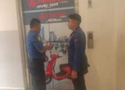 Sekeluarga Terjebak di Lift Transmart Padang, Petugas Damkar Bergerak Cepat