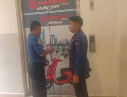 Sekeluarga Terjebak di Lift Transmart Padang, Petugas Damkar Bergerak Cepat