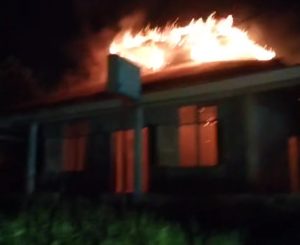 Bergerak Cepat, Damkar Kabupaten Lima Puluh Kota Berhasil Padamkan Api di Mushola Nagari Taram