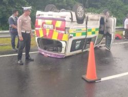 Ada Kecelakaan Tunggal di Jalan Tol Padang–Sicincin, Personel Sat PJR Polda Sumbar Langsung Bergerak