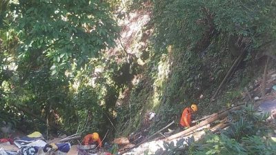Basarnas Padang Evakuasi Jasad Bayi Korban Pembunuhan yang Dibuang di Jurang Ngarai Sianok