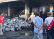 Tiga Toko di Pasar Raya Padang Terbakar, Polsek Padang Barat Hadir Ditengah Masyarakat