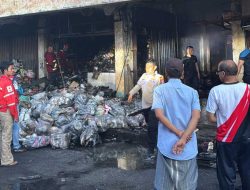 Tiga Toko di Pasar Raya Padang Terbakar, Polsek Padang Barat Hadir Ditengah Masyarakat