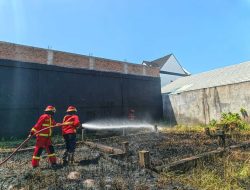 Kebakaran Lahan Kosong di Lolong Belanti, Padang, Sempat Bikin Panik Warga