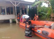 Gerak Cepat BPBD Padang Evakuasi Ibu Hamil Saat Banjir Melanda Jalan DPR Ujung