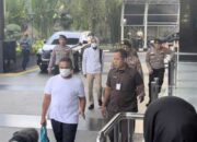 Gubernur Riau Abdul Wahid Tiba di Gedung KPK Usai Terjaring OTT