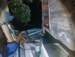 Gelombang Malam yang Menggerus Rumah Warga di Pantai Air Manis