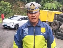 Truk Terguling di Sitinjau Lauik, Macet Mengular hingga Empat Kilometer: Belasan Personel Polsek Lubuk Kilangan Dikerahkan