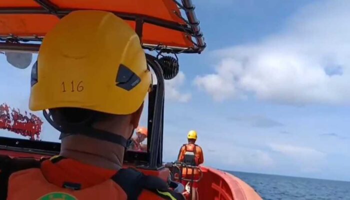Basarnas Mentawai Selamatkan Lima Nelayan dari Kapal Rusak di Laut Sipora–Pagai