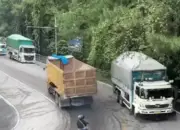 Di Tengah Operasi Zebra, Truk Batubara Bermuatan Berlebih Masih “Berkuasa” di Jalanan Padang