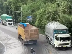 Di Tengah Operasi Zebra, Truk Batubara Bermuatan Berlebih Masih “Berkuasa” di Jalanan Padang