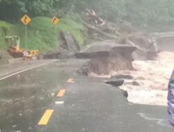 Akses Padang–Bukittinggi Terputus Akibat Jalan Amblas di Lembah Anai