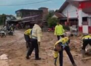 Polantas Padang Kerja Tanpa Lelah Bantu Warga Pascabanjir