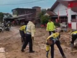 Polantas Padang Kerja Tanpa Lelah Bantu Warga Pascabanjir
