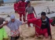 Dit Samapta Polda Sumbar Diterjunkan Bantu Korban Banjir, Ratusan Nasi Bungkus dan Sembako Disalurkan