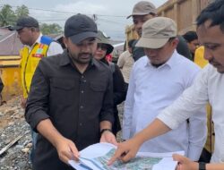 Zigo Rolanda Tinjau Penanganan Banjir di Muaro Pingai, Alat Berat dan Bronjong Ditambah