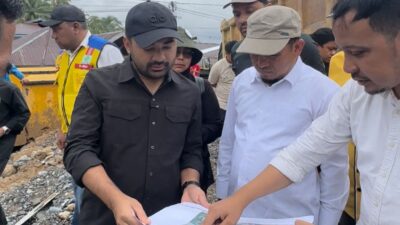 Zigo Rolanda Tinjau Penanganan Banjir di Muaro Pingai, Alat Berat dan Bronjong Ditambah