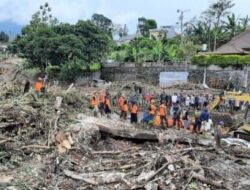Di Balik Hujatan, Tim BNPB Berjuang Tanpa Henti Bantu Korban Bencana