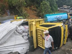 Kendaraan Berat Kembali Alami Kecelakaan di Jalur Ekstrem Sitinjau Lauik, Jalur Padang – Solok Lumpuh