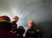 Api di Tengah Malam, Damkar Padang Selamatkan Kawasan Pertokoan Lubuk Begalung