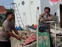 Di Tengah Lumpur dan Krisis Air Bersih, Polisi Hadir Jadi Sandaran Warga Nanggalo