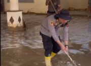 Pascabanjir, AKP Martadius Pimpin Pembersihan di SMA N 9 Padang