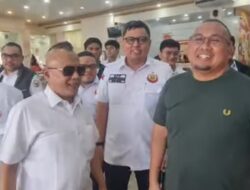 Pengacara Kondang Boy London Selalu Dampingi Andre Rosiade dan Sekjen DPP IKM Braditi Moulevey Rajo Mudo,Salurkan Bantuan untuk Korban Bencana di Sumbar