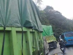 Tiga Mobil Rusak di Pendakian Sitinjau Lauik, Polisi Urai Kemacetan Lalu Lintas