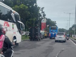 Pertamina Klaim BBM Aman, Warga Padang Masih Antre Berjam-jam