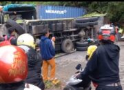 Laka Beruntun Libatkan Tiga Truk, Jalur Padang–Solok Lumpuh Total