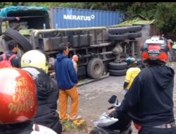 Laka Beruntun Libatkan Tiga Truk, Jalur Padang–Solok Lumpuh Total