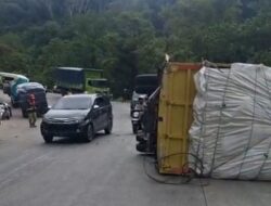 Jalan Padang-Solok Kembali Lancar Usai Laka Beruntun di Indarung