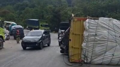 Jalan Padang-Solok Kembali Lancar Usai Laka Beruntun di Indarung