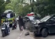 Truk Angkut Semen Gagal Menanjak di Sitinjau Lauik, Empat Kendaraan Terdampak
