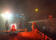 Dua Warung di Kawasan Pantai Padang Barat Terbakar