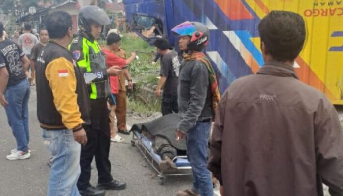 Kecelakaan Beruntun Terjadi di Pendakian Panyalaian, Truk Kargo Terguling